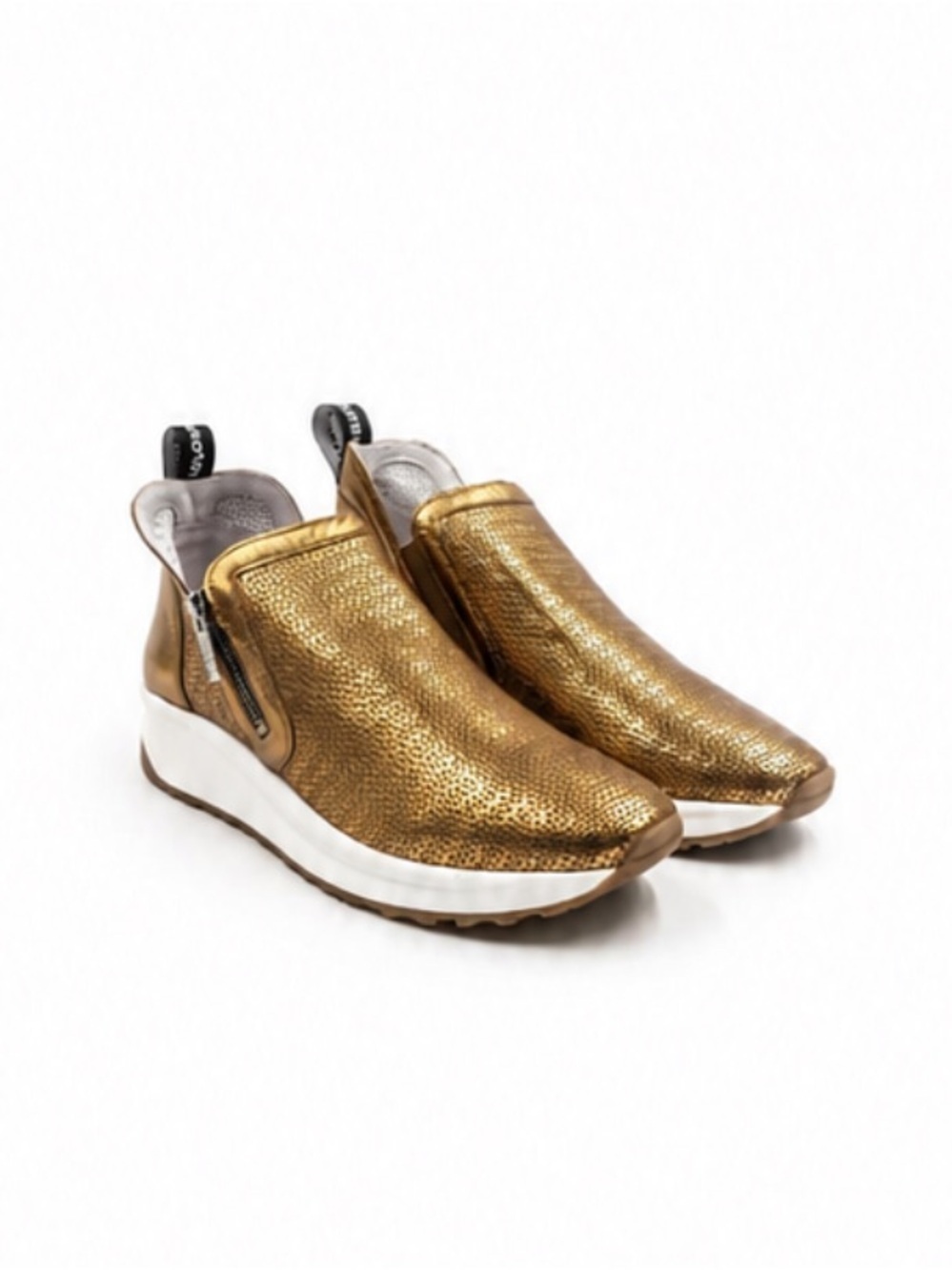 Vaddia “Chaz” Gold Leather Sneakers Size 6.5 Like New!